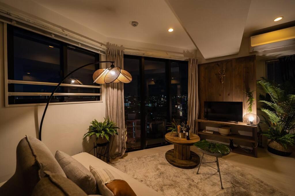 The Penthouse Ginowan Appartement Urasoe Buitenkant foto