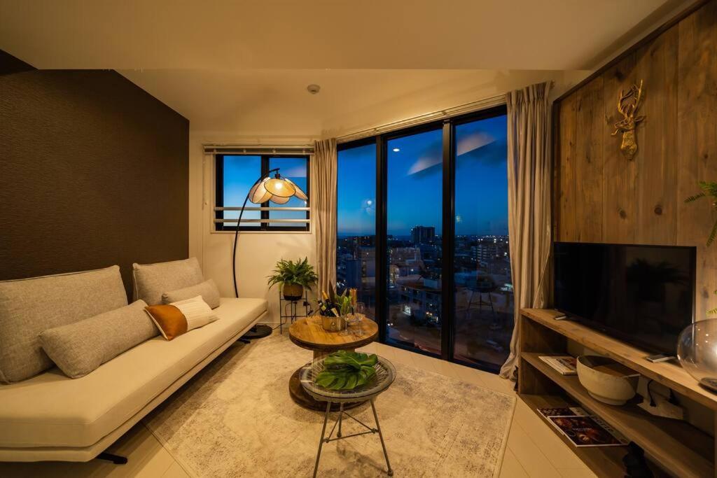 The Penthouse Ginowan Appartement Urasoe Buitenkant foto